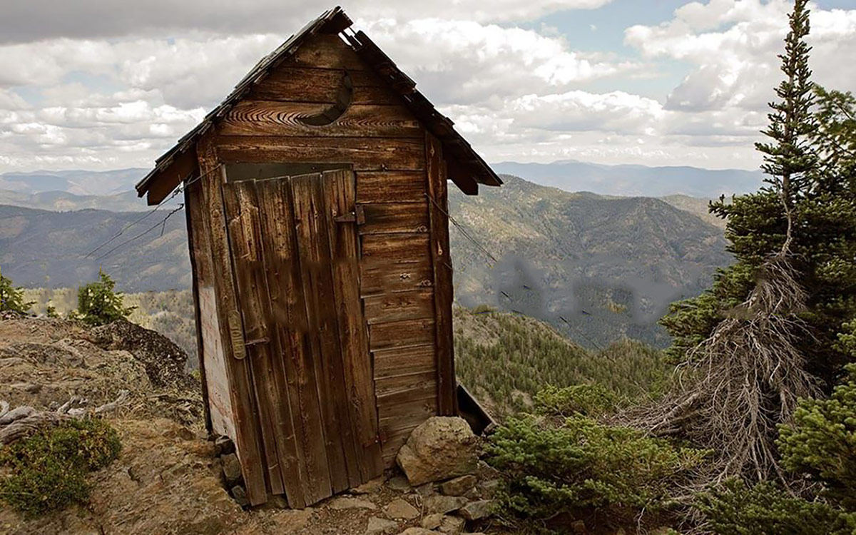 outhouse while running